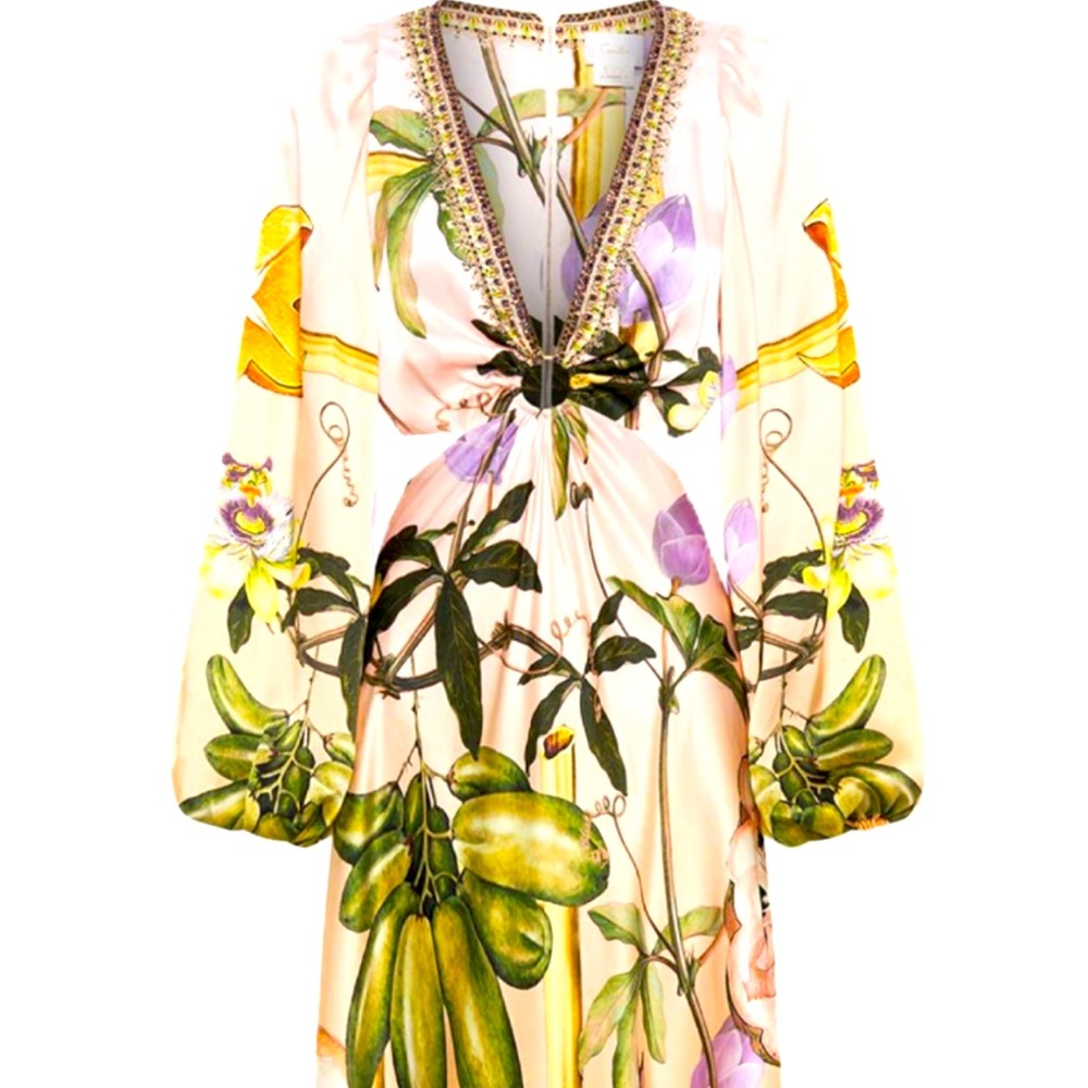 Camilla
U-Ring Cut Out Dress